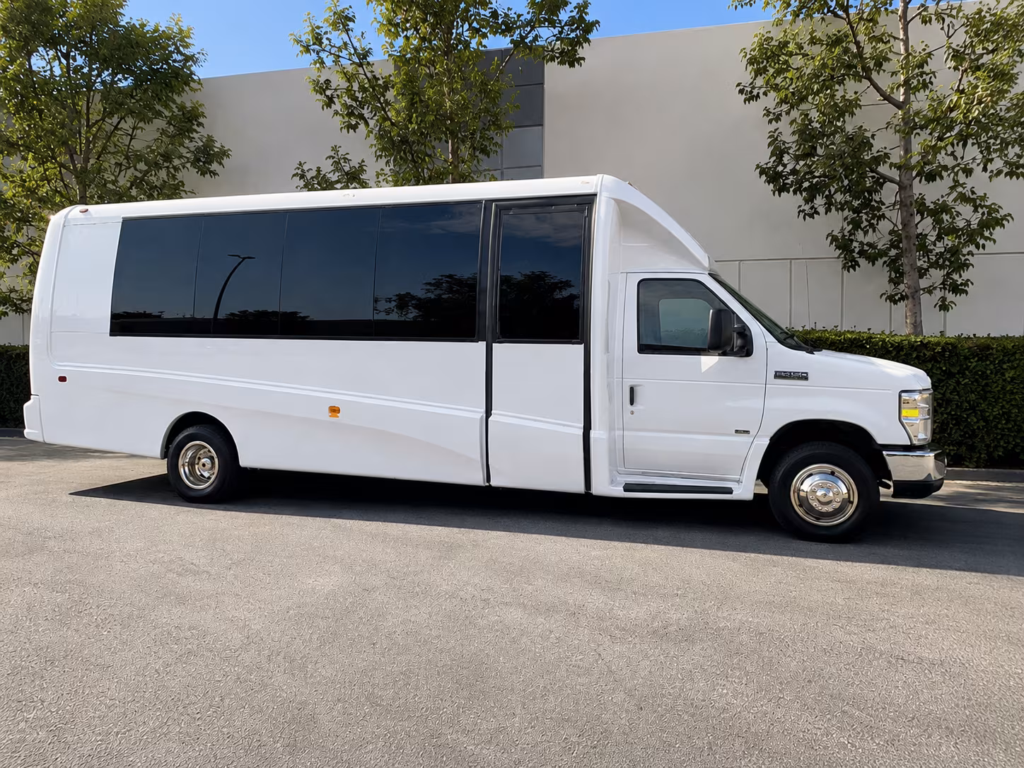 compare buses for jerome and cottonwood wine tours